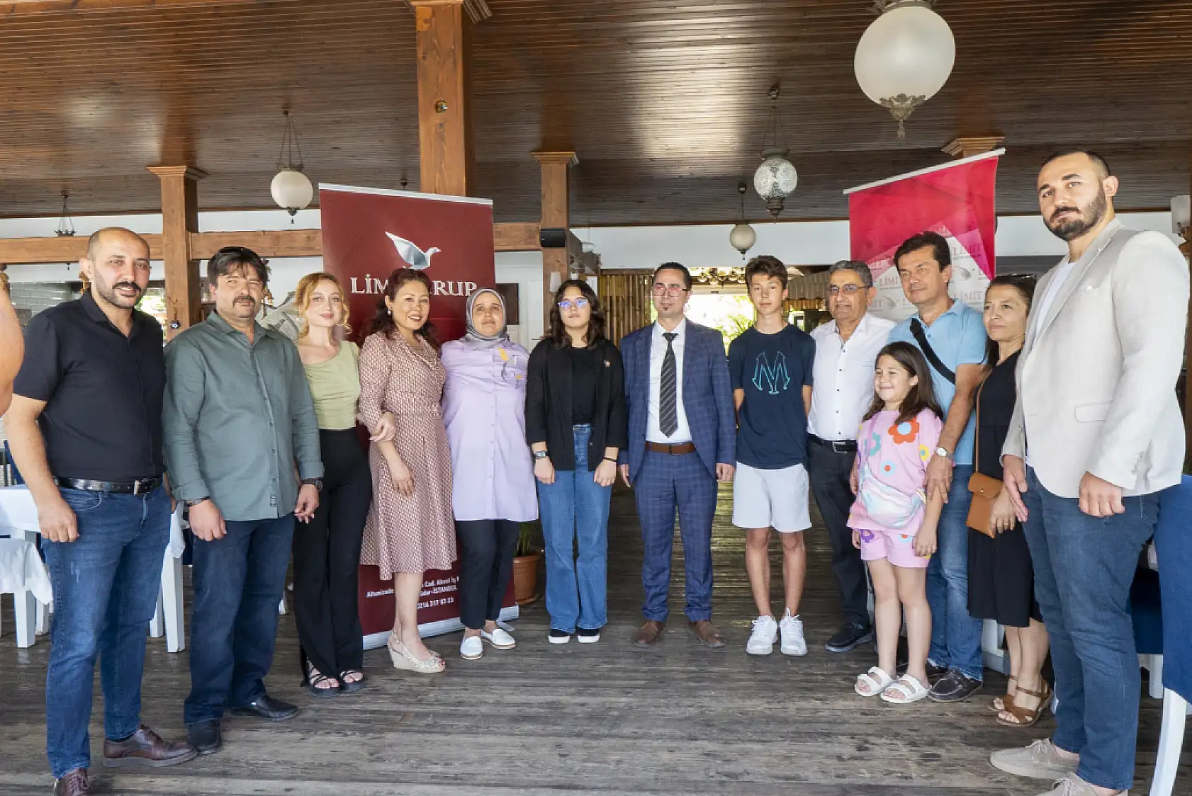 Fethiye Limit Eğitim Kurumları'ndan Zirveye Uçuş: Uzay ve Ayşe Feyza LGS'de Türkiye Birincisi!