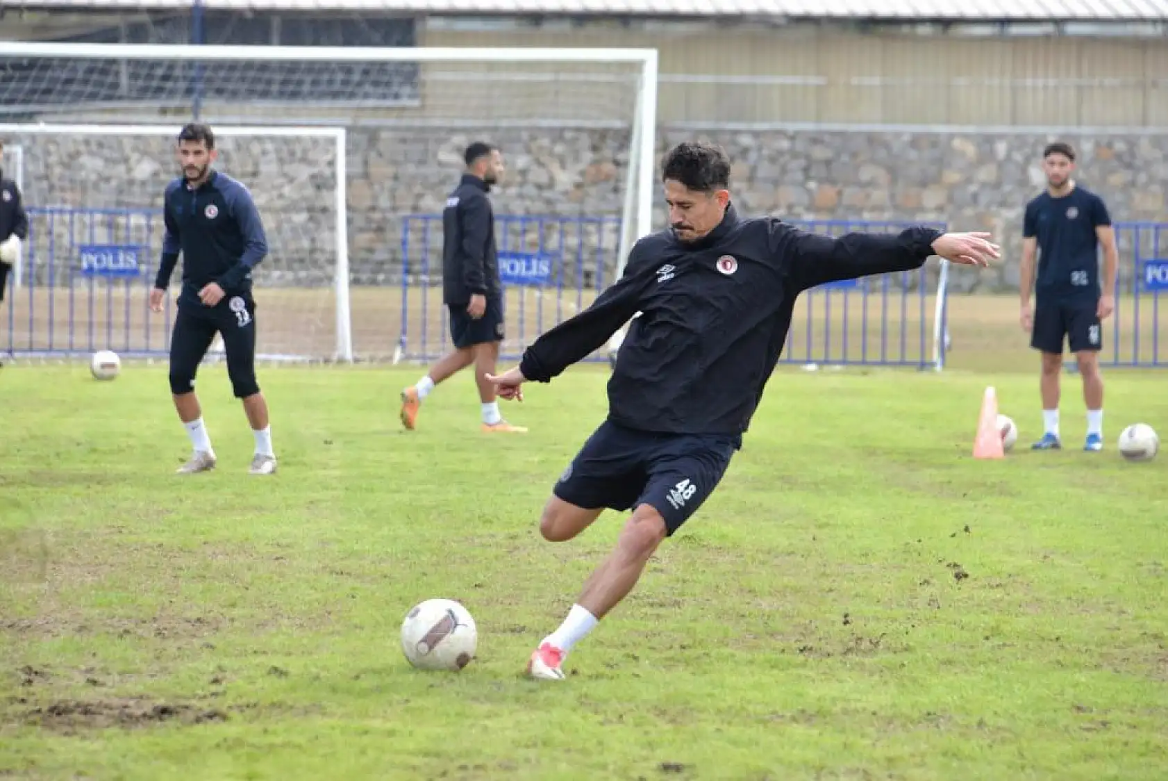 Fethiyespor'da Etimesgut Mesaisi Sürüyor