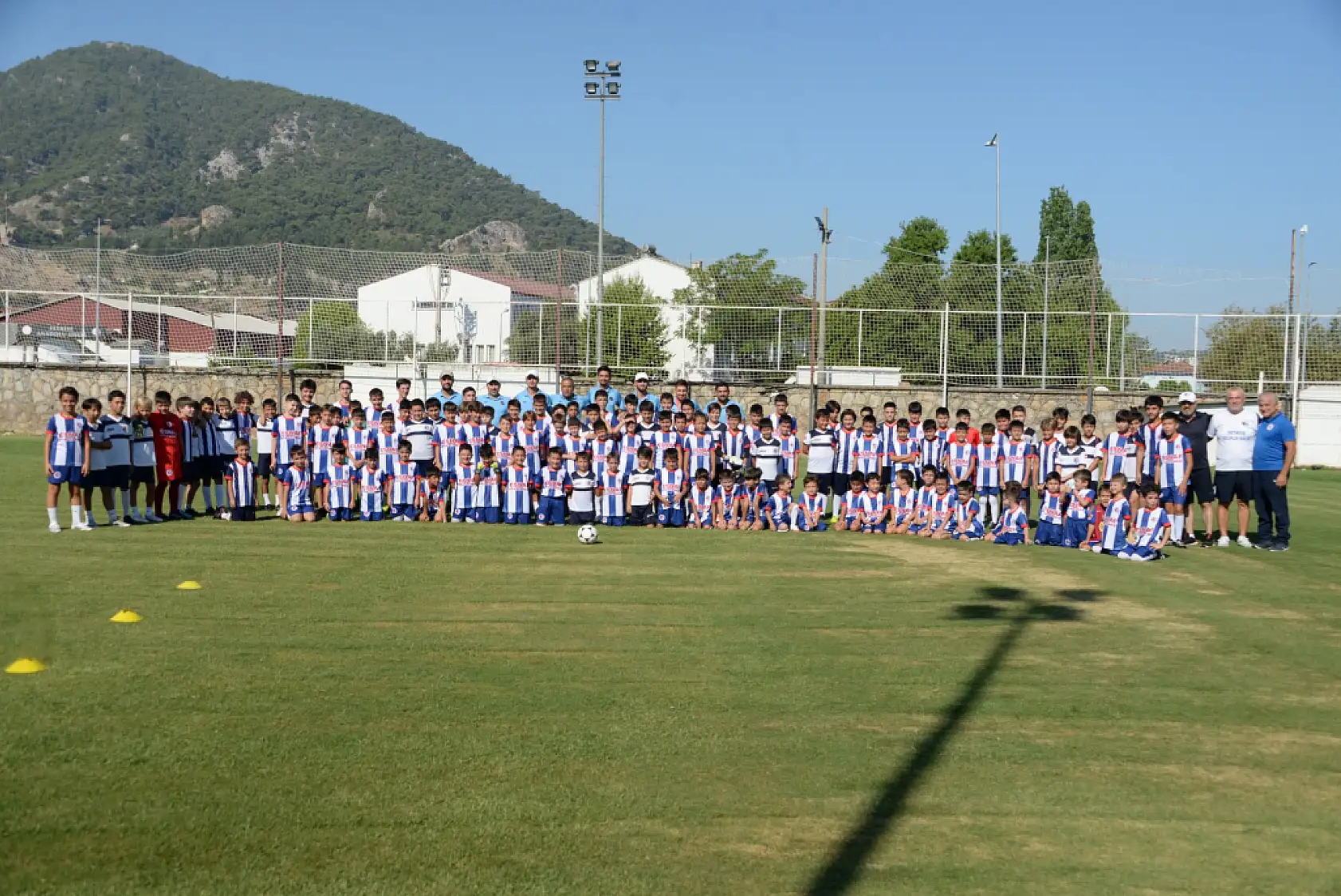 Fethiyespor Futbol Okulu'nda eğitimler sürüyor