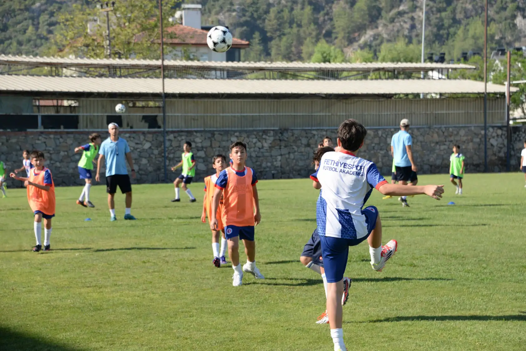Fethiyespor Futbol Okulu'nda eğitimler sürüyor