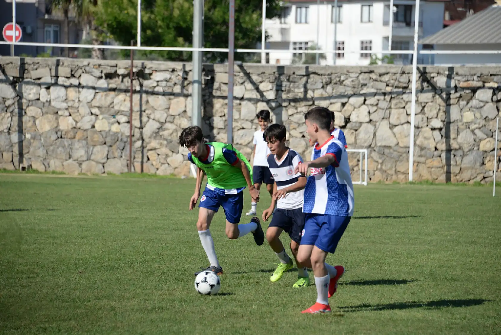 Fethiyespor Futbol Okulu'nda eğitimler sürüyor