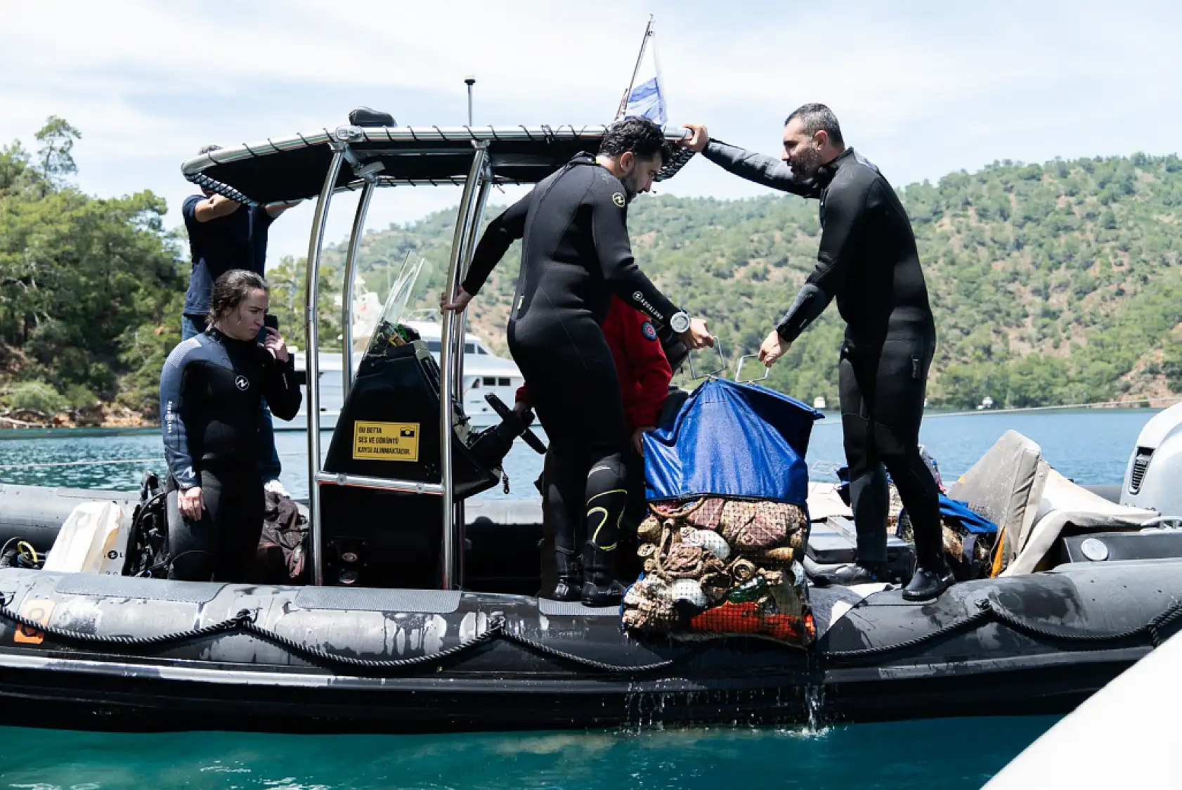 Fethiye'de deniz dibi temizliği yapıldı