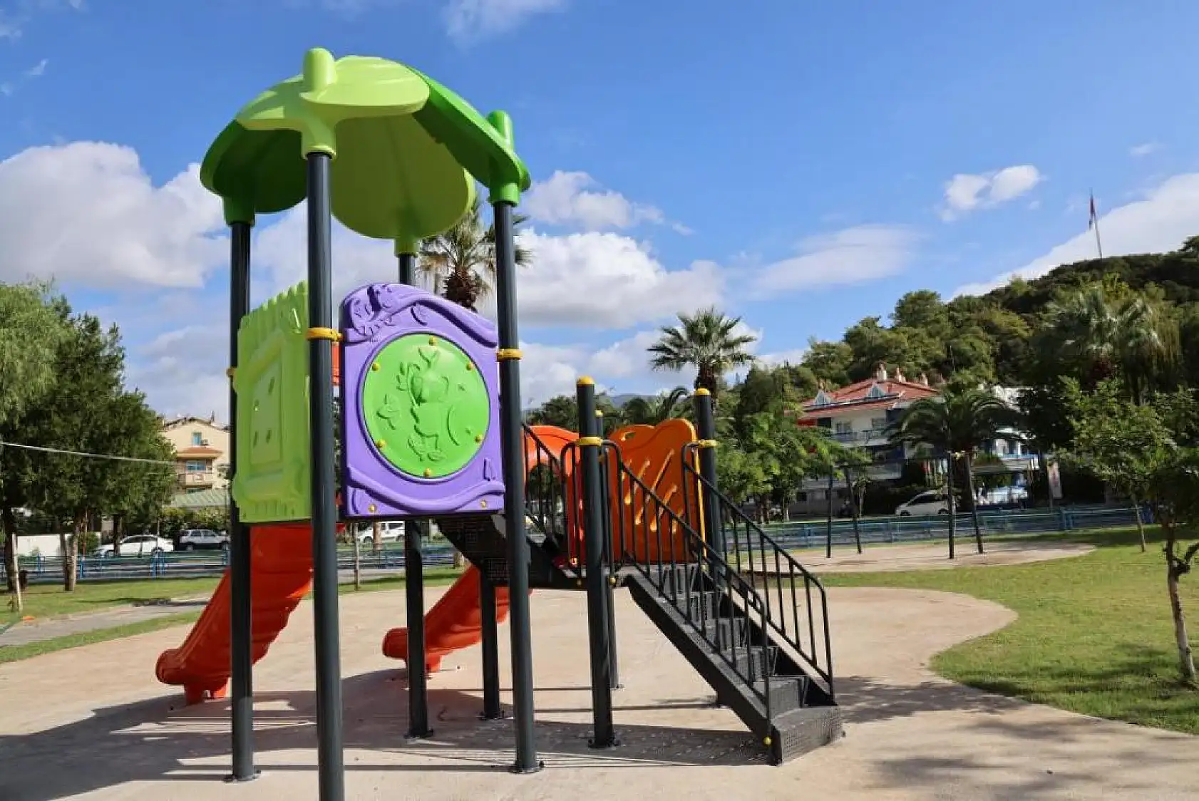 Parklar yenilenmeye devam ediyor