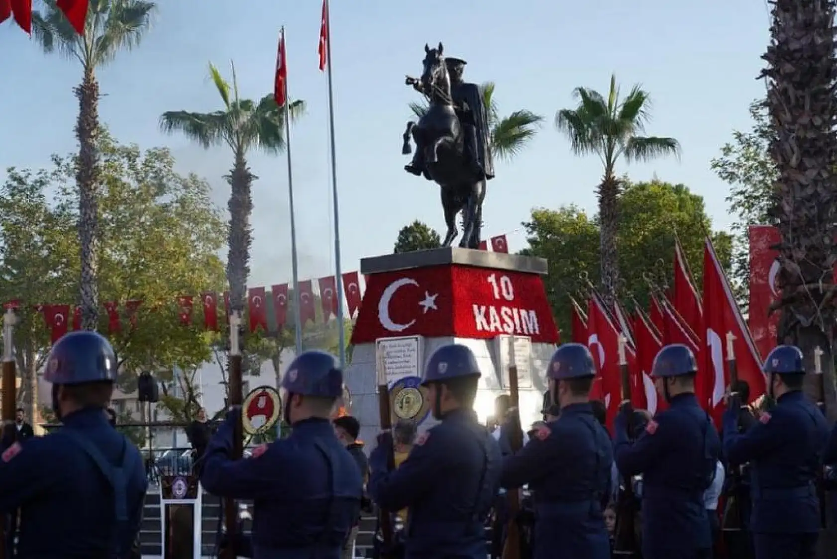 Atatürk törenle anıldı