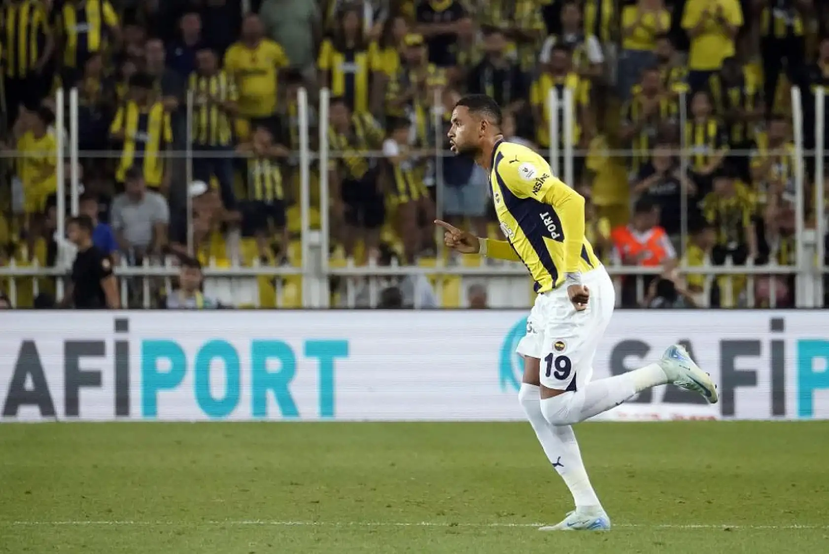 Fenerbahçe lige kazanarak başladı: 1-0