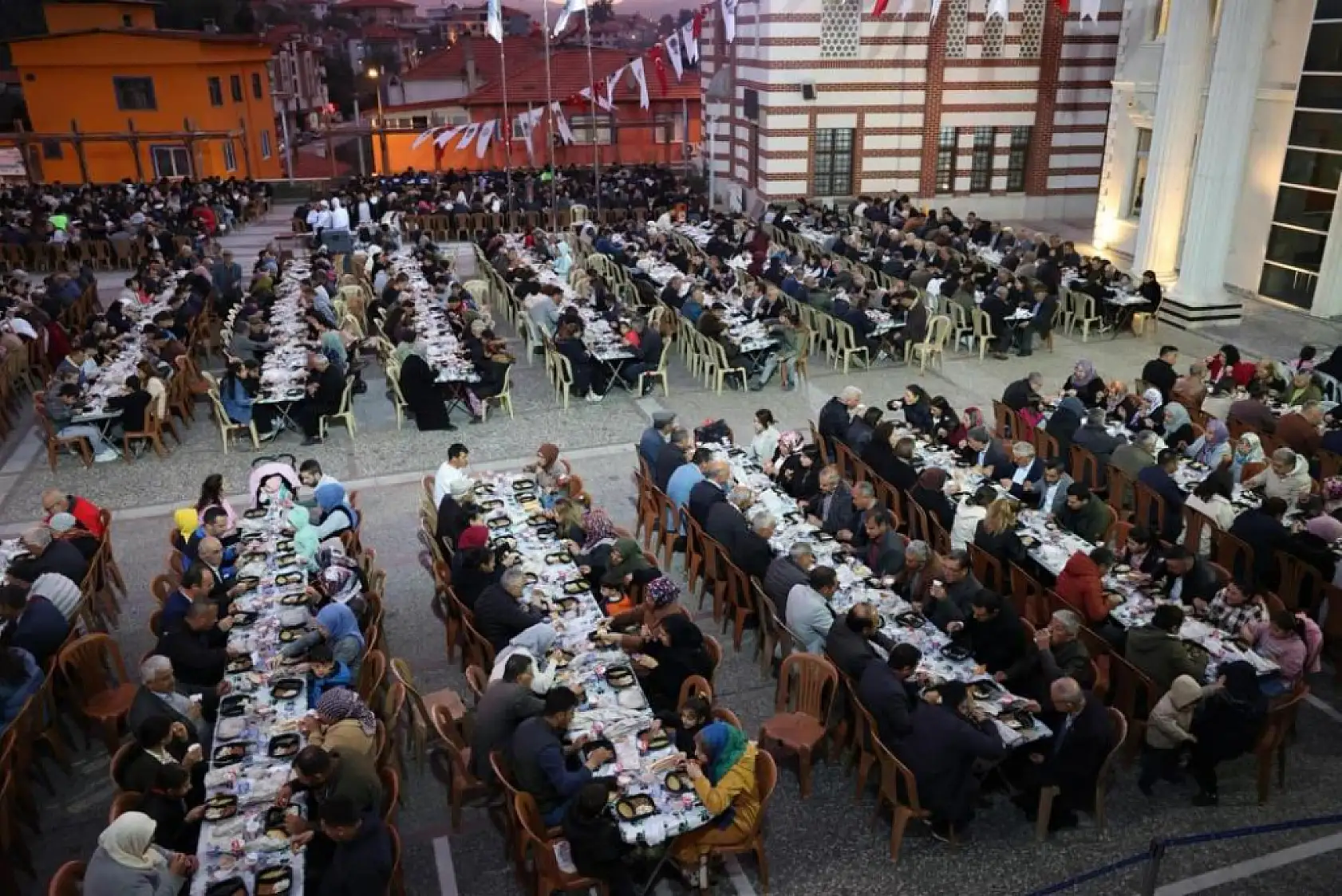 Muğla Büyükşehir iftar yemekleri Kavaklıdere ile devam etti