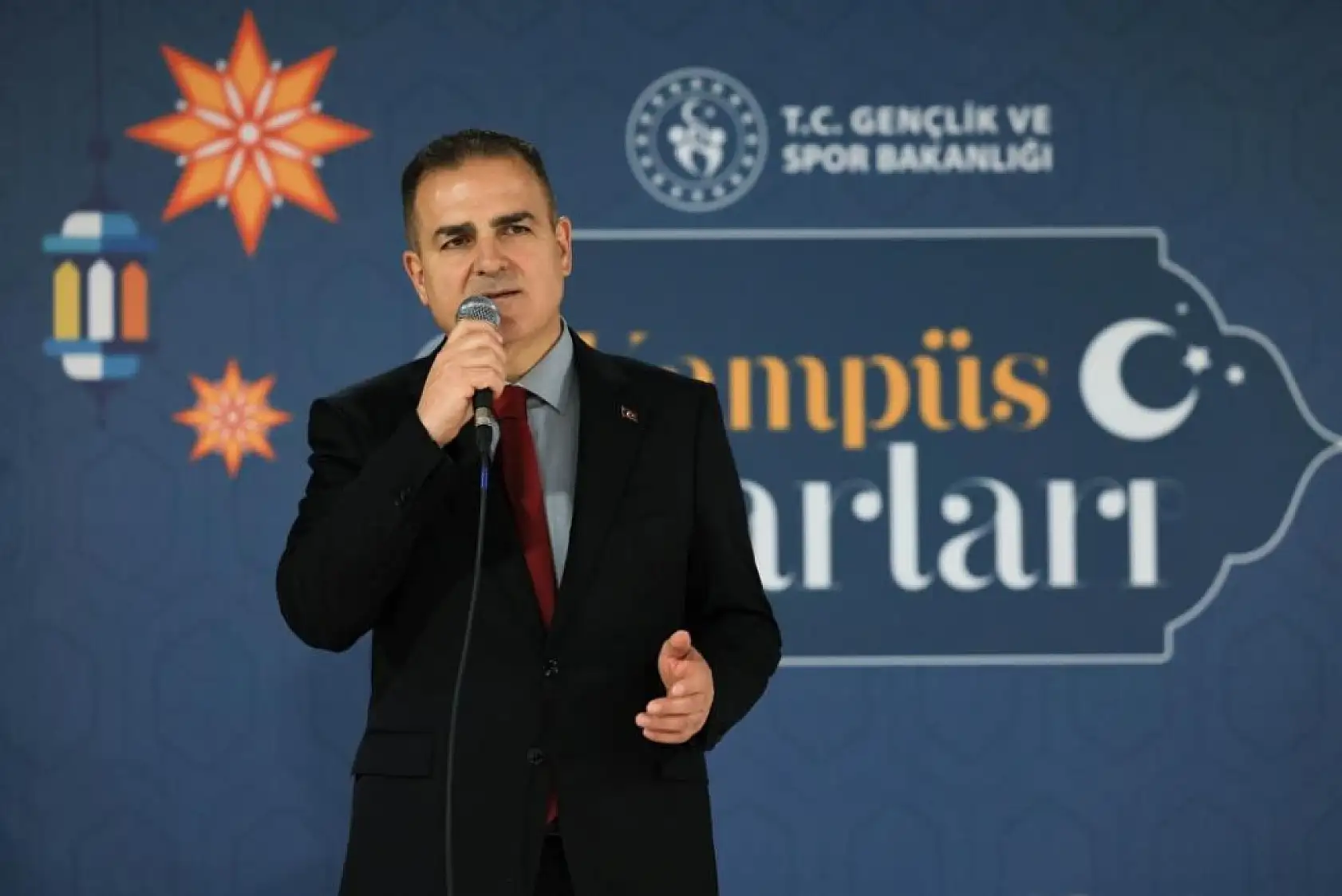 Vali Akbıyık, gençlerle iftar programında buluştu