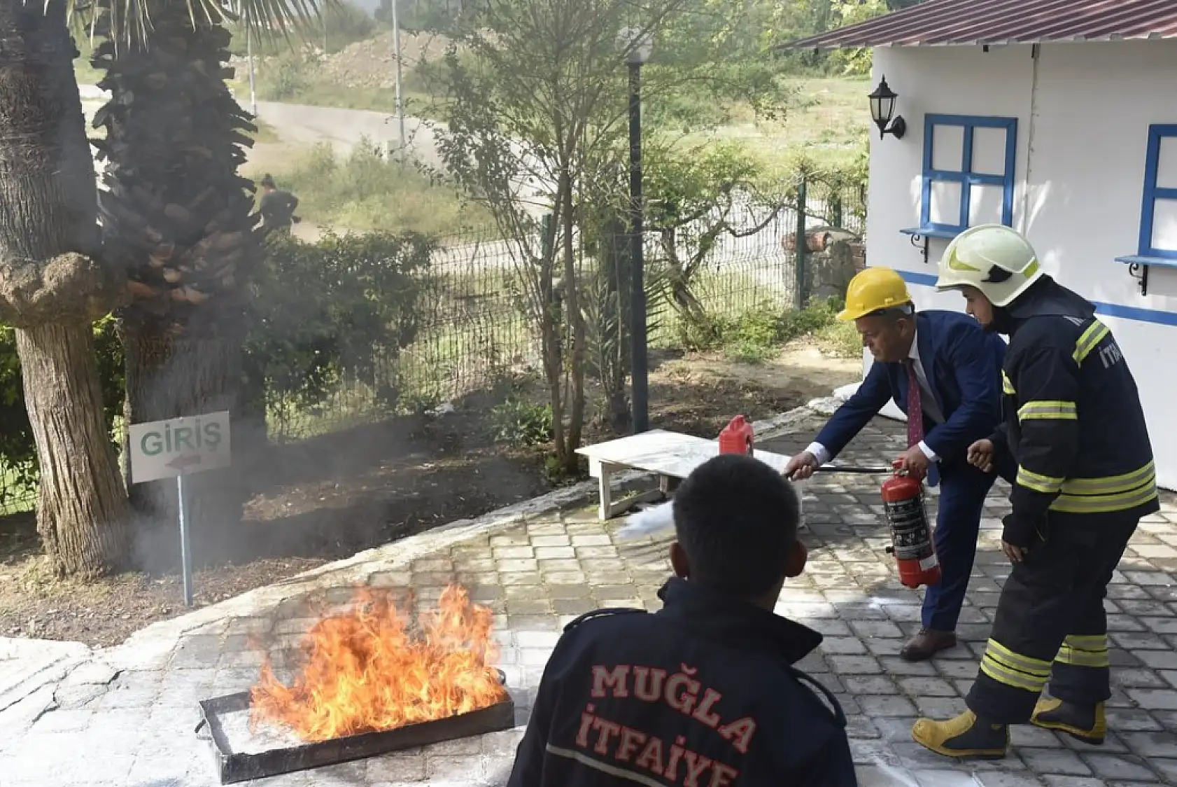 Köyceğiz'de Yüksekokul personeline yangın eğitimi verildi