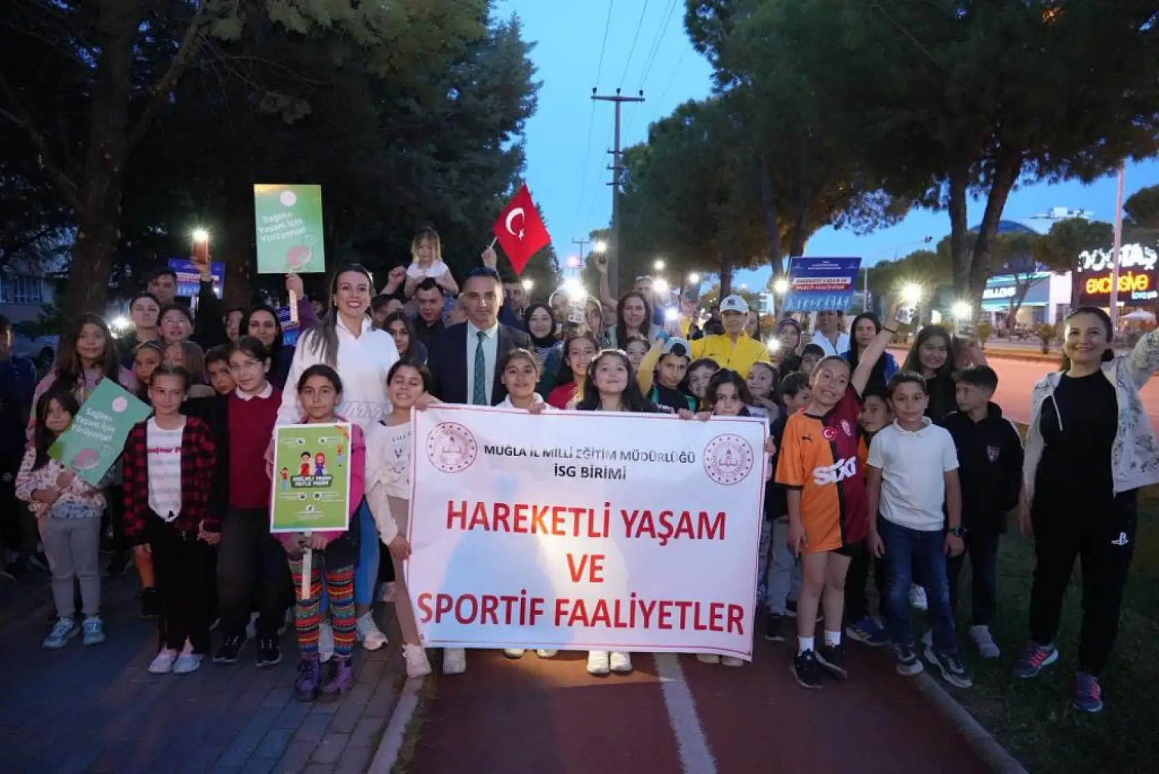 Aile bağlarını güçlendirmek için Muğla'da anlamlı yürüyüş
