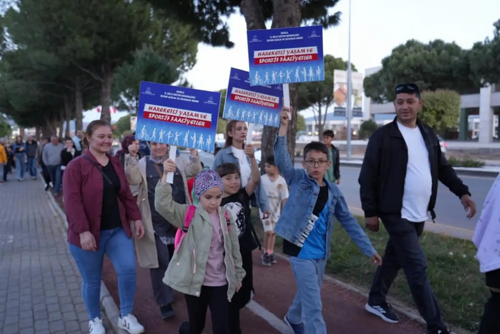 Aile bağlarını güçlendirmek için Muğla'da anlamlı yürüyüş