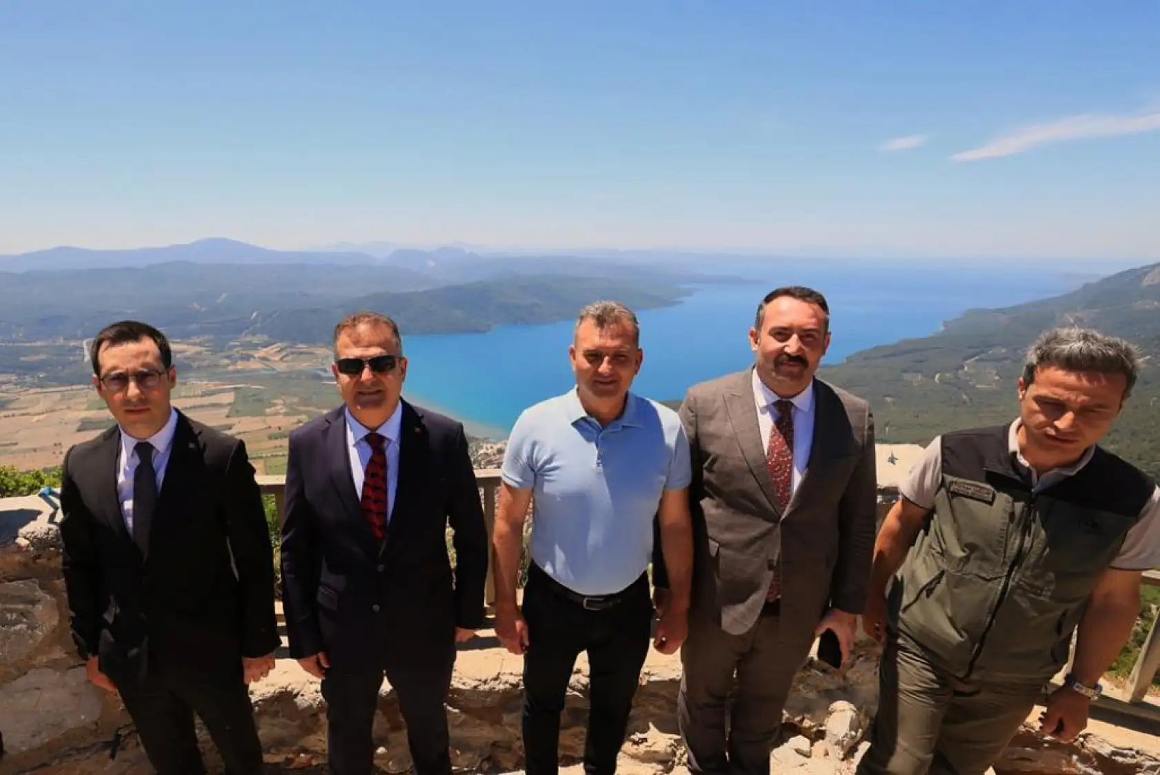 Vali Akbıyık yangın gözetleme kulesinde incelemelerde bulundu