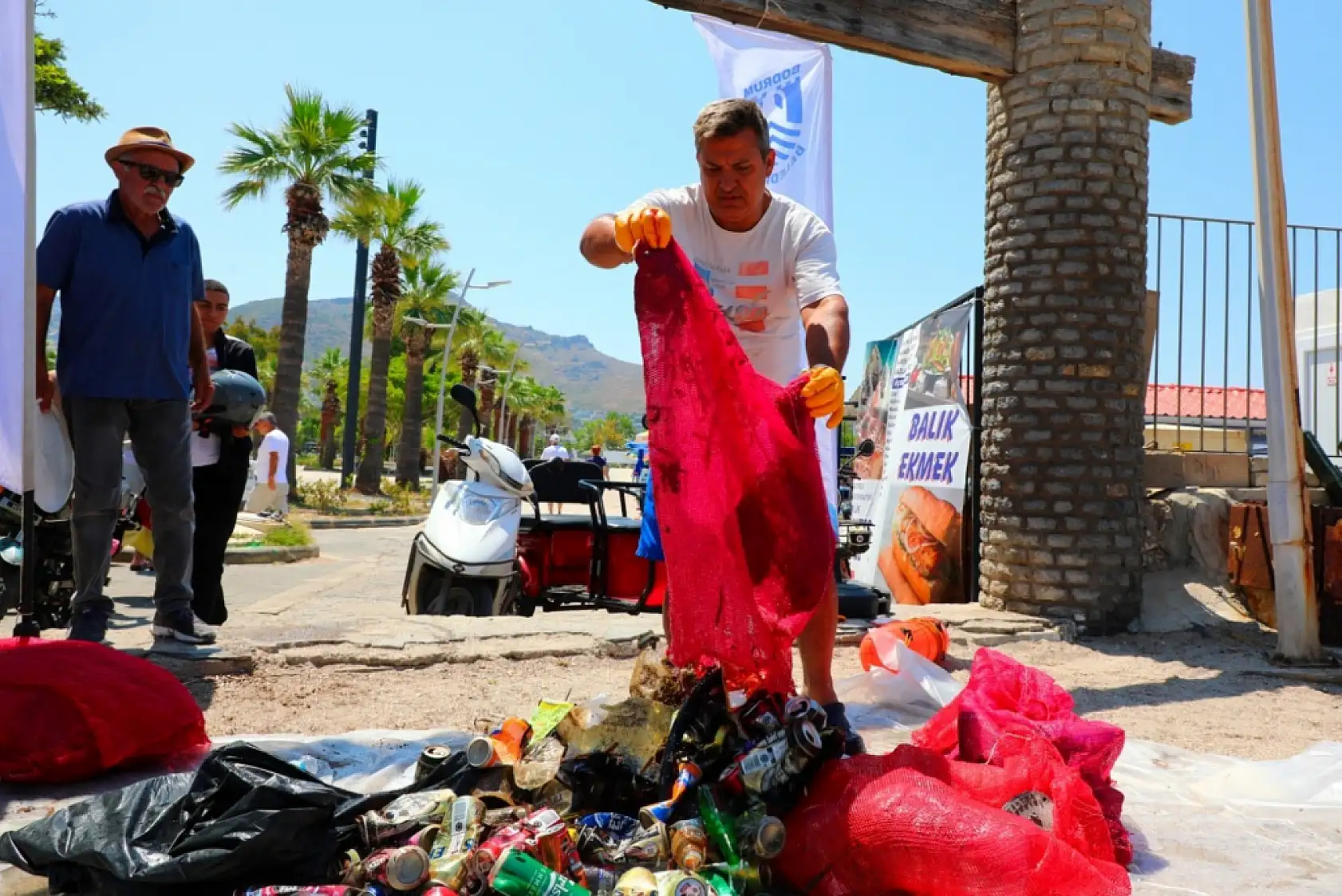 Deniz dibi temizliği Turgutreis'te devam etti