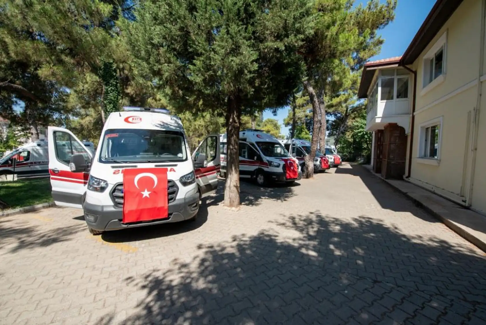 Muğla'ya 4 yeni ambulans tahsis edildi