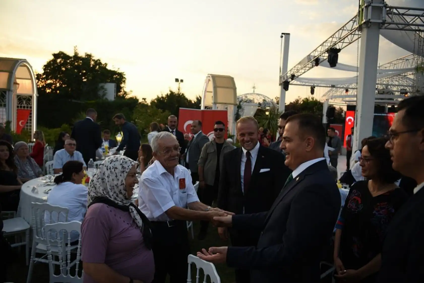Vali Akbıyık, şehit yakınları ve gazilerle bir araya geldi