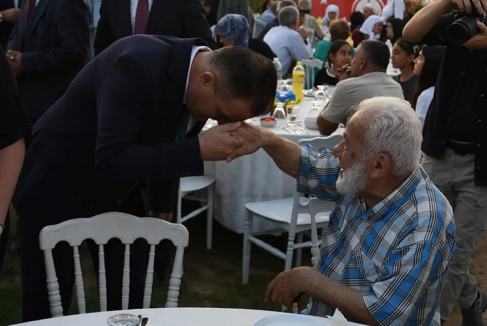 Vali Akbıyık, şehit yakınları ve gazilerle bir araya geldi