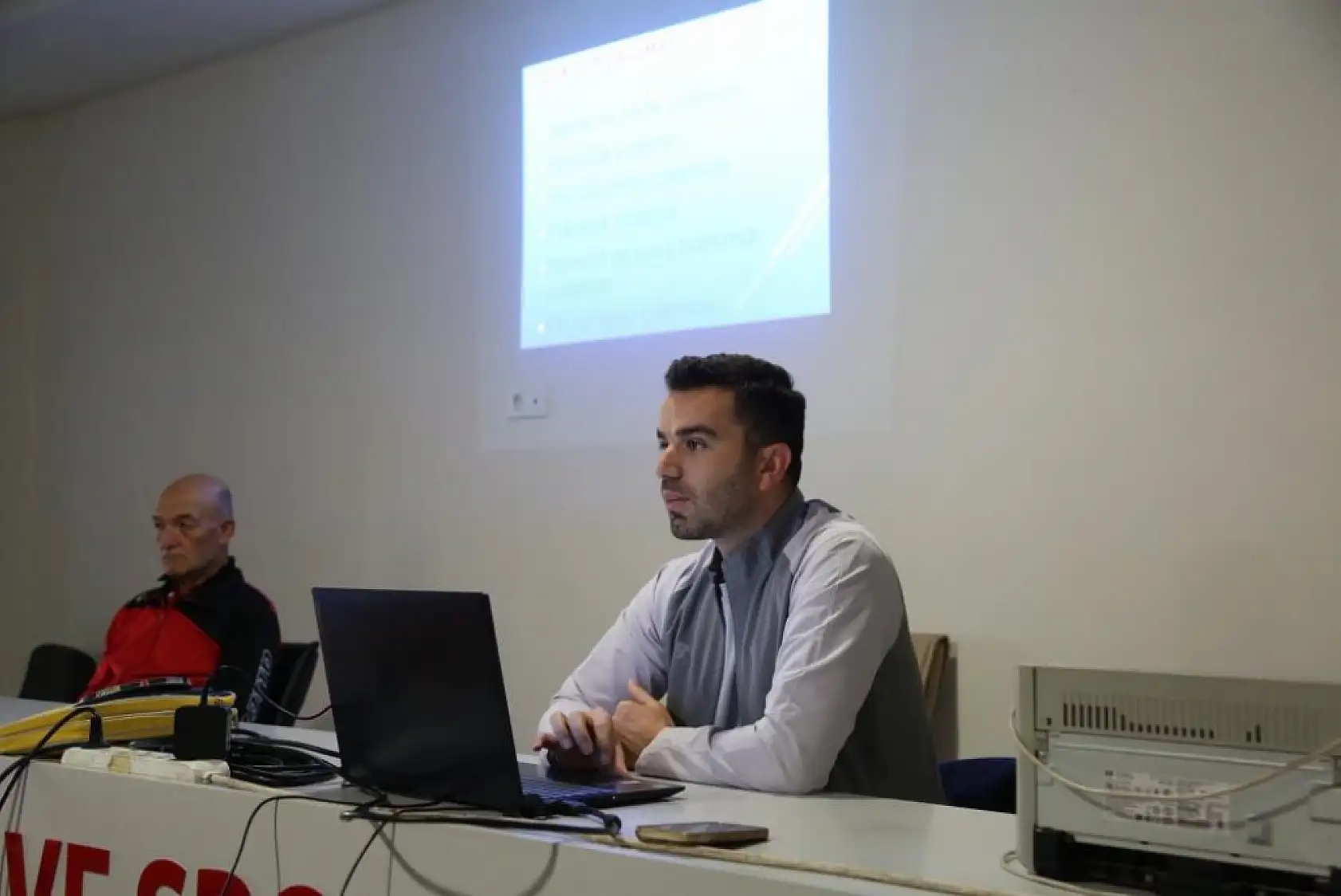 Muğla'da masa tenisinde yeni antrenörler yetişiyor