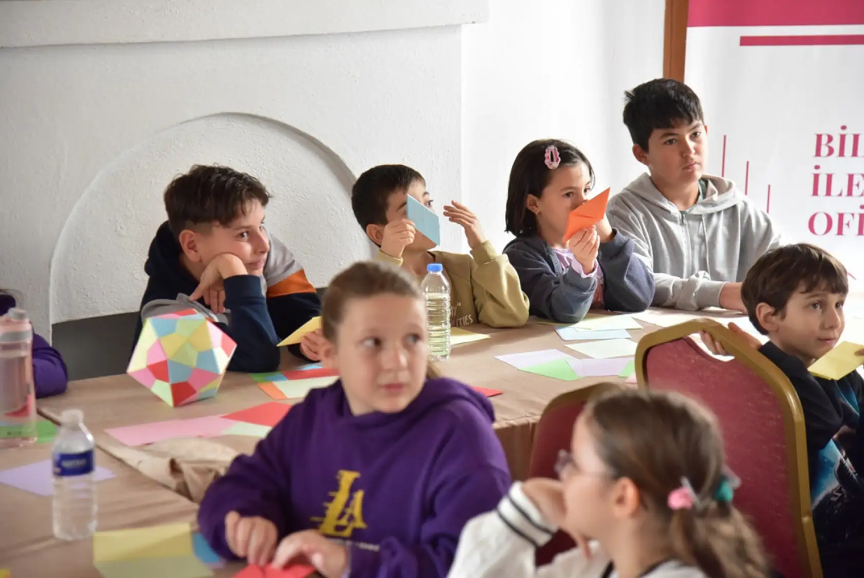 MSKÜ Bilim ve Sanat Evi'nde, çocuklar origami ile geometrinin dünyasını keşfetti