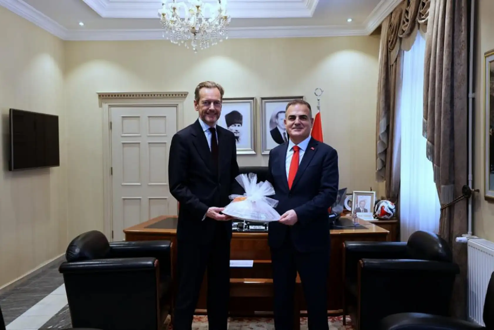 Muğla Valisi Akbıyık, Belçika Büyükelçisi Van de Velde'yi ağırladı