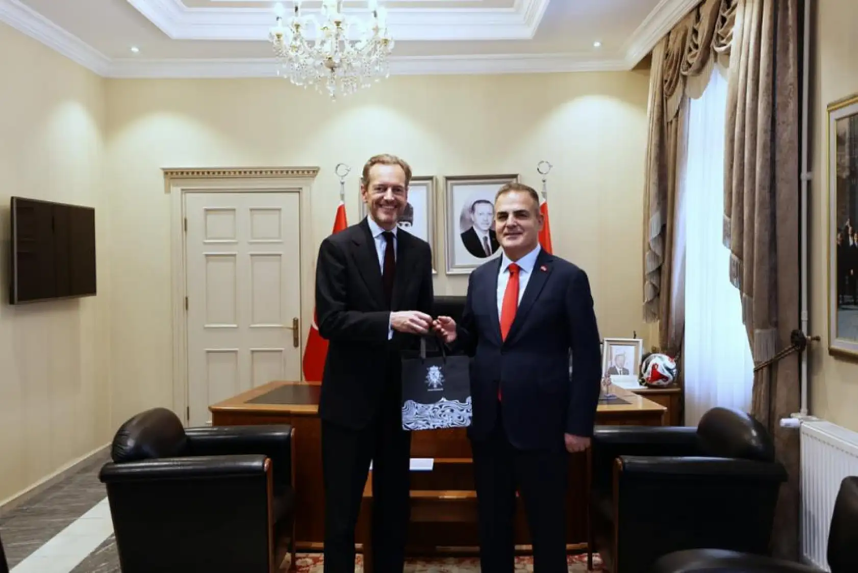 Muğla Valisi Akbıyık, Belçika Büyükelçisi Van de Velde'yi ağırladı