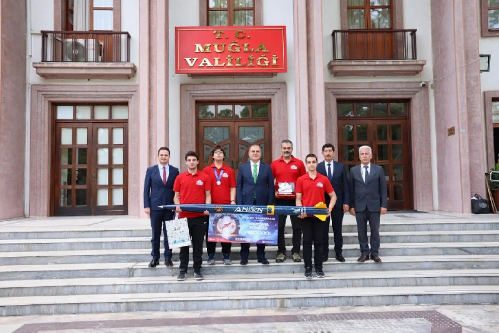 Vali Akbıyık Teknofest'te ödül alan Muğlalı gençlerle bir araya geldi