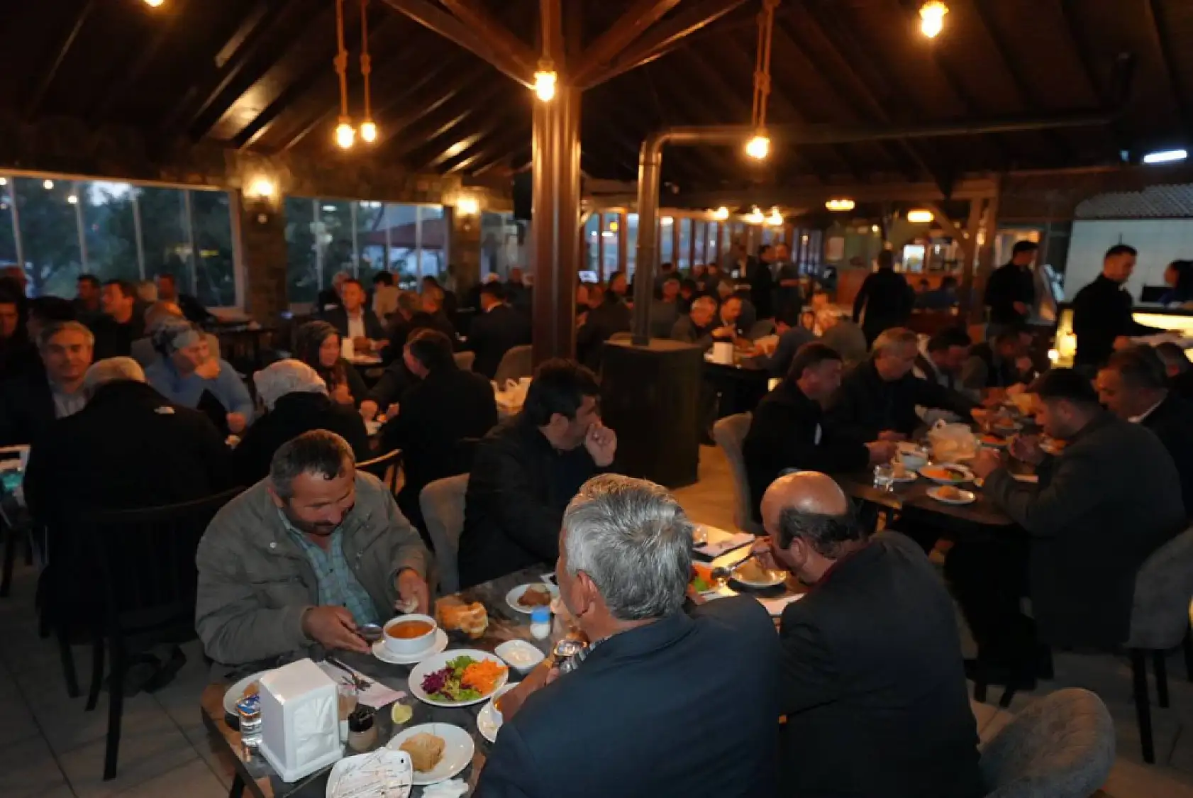 Başkan Akdenizli, Muhtarlar ve STK'lar İle İftarda Buluştu