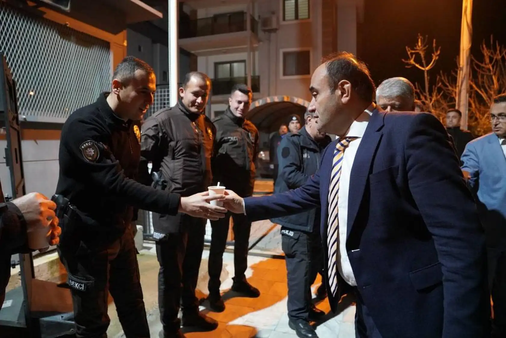 Başkan Akdenizli'den İçleri Isıtan Davranış