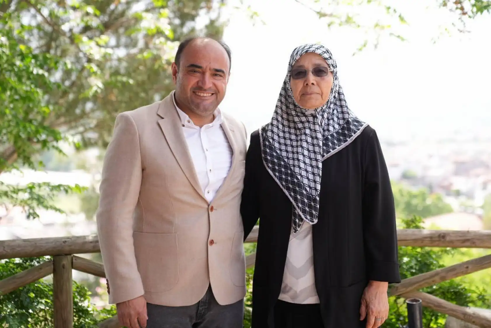 Başkan Akdenizli, Anneler Günü'nde Kadın Mesai Arkadaşlarıyla Buluştu