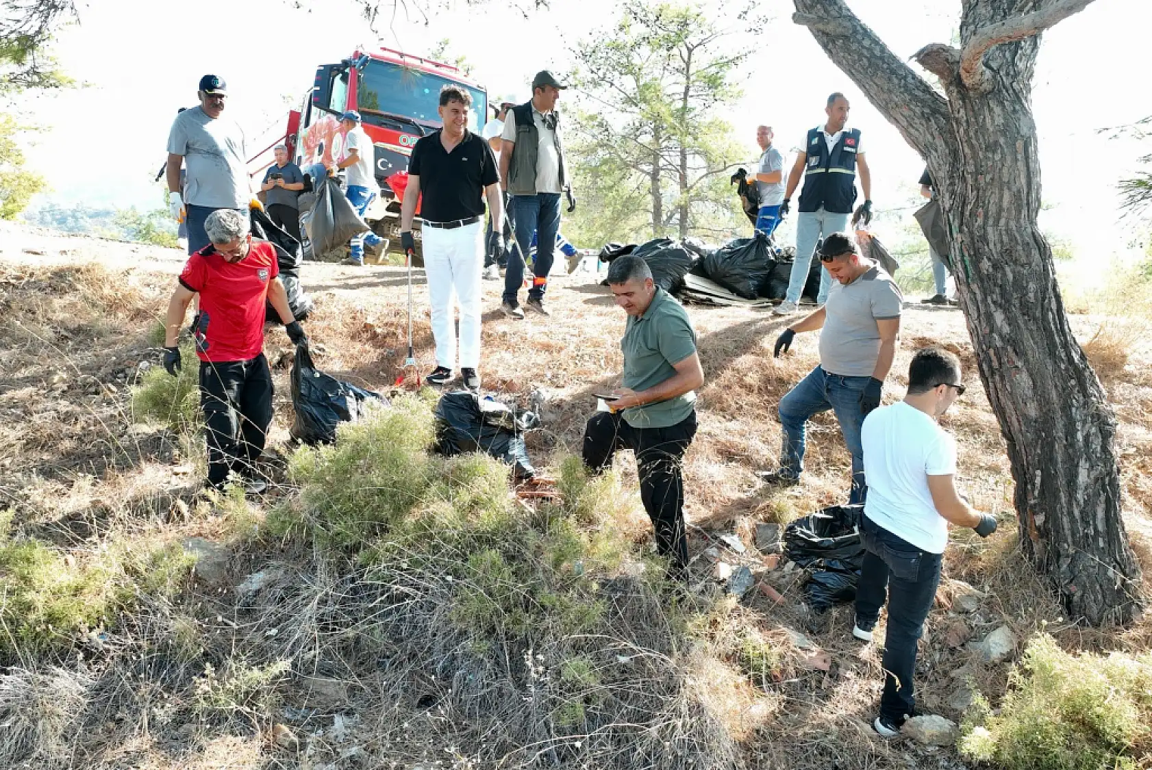 Fethiye'de Foça Mahallesi'nde Temizlik Yapıldı