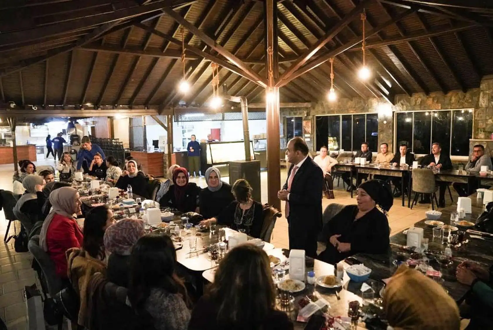 Başkan Akdenizli, Kadın Esnaflarla Bir Araya Geldi