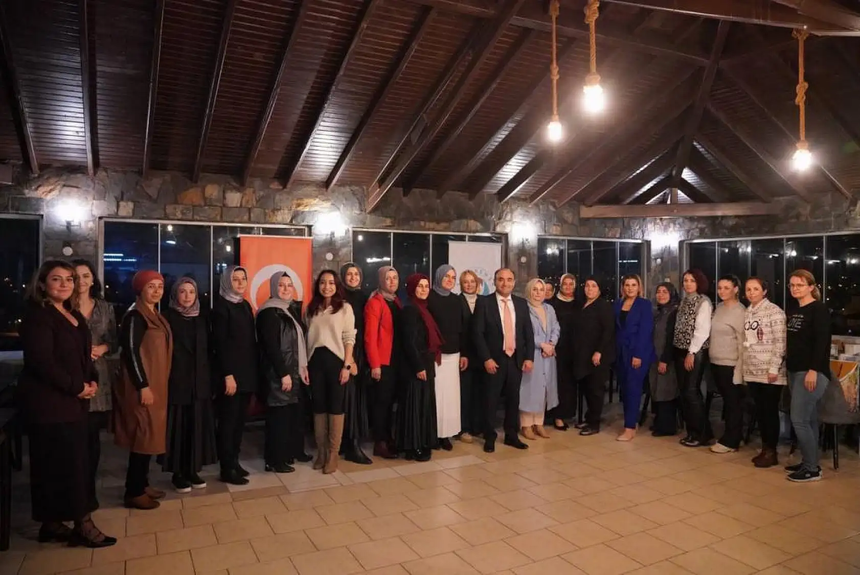 Başkan Akdenizli, Kadın Esnaflarla Bir Araya Geldi