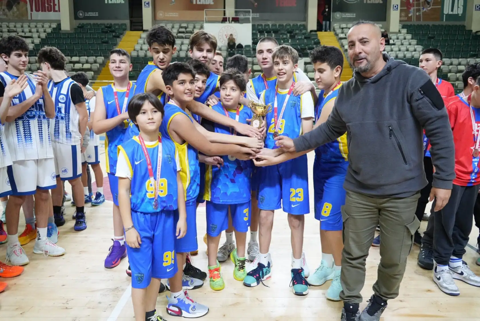 Muğla'da U14 basketbol nefes kesti