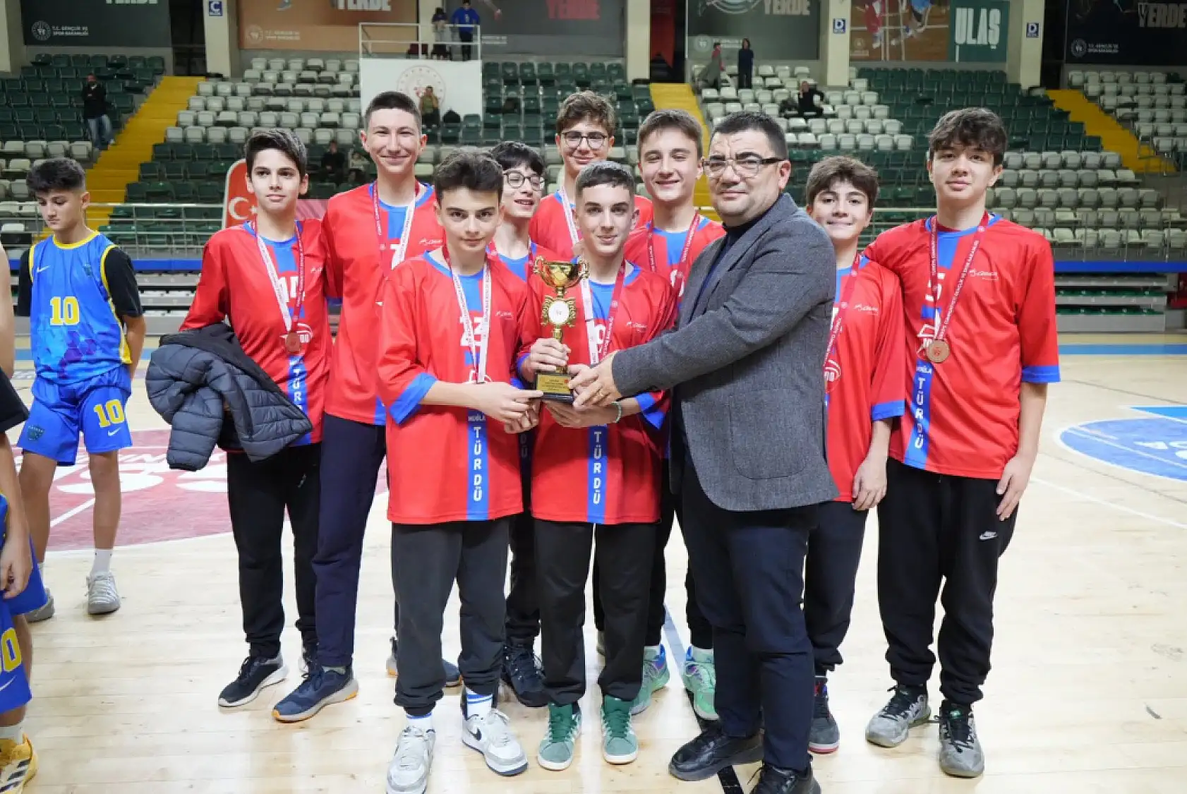 Muğla'da U14 basketbol nefes kesti