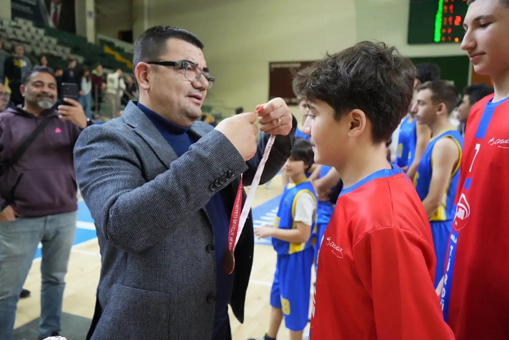 Muğla'da U14 basketbol nefes kesti