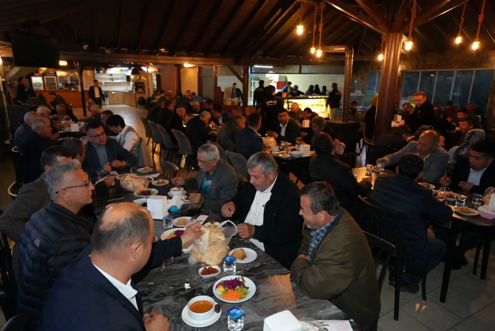 Başkan Akdenizli, Muhtarlar ve STK'lar İle İftarda Buluştu