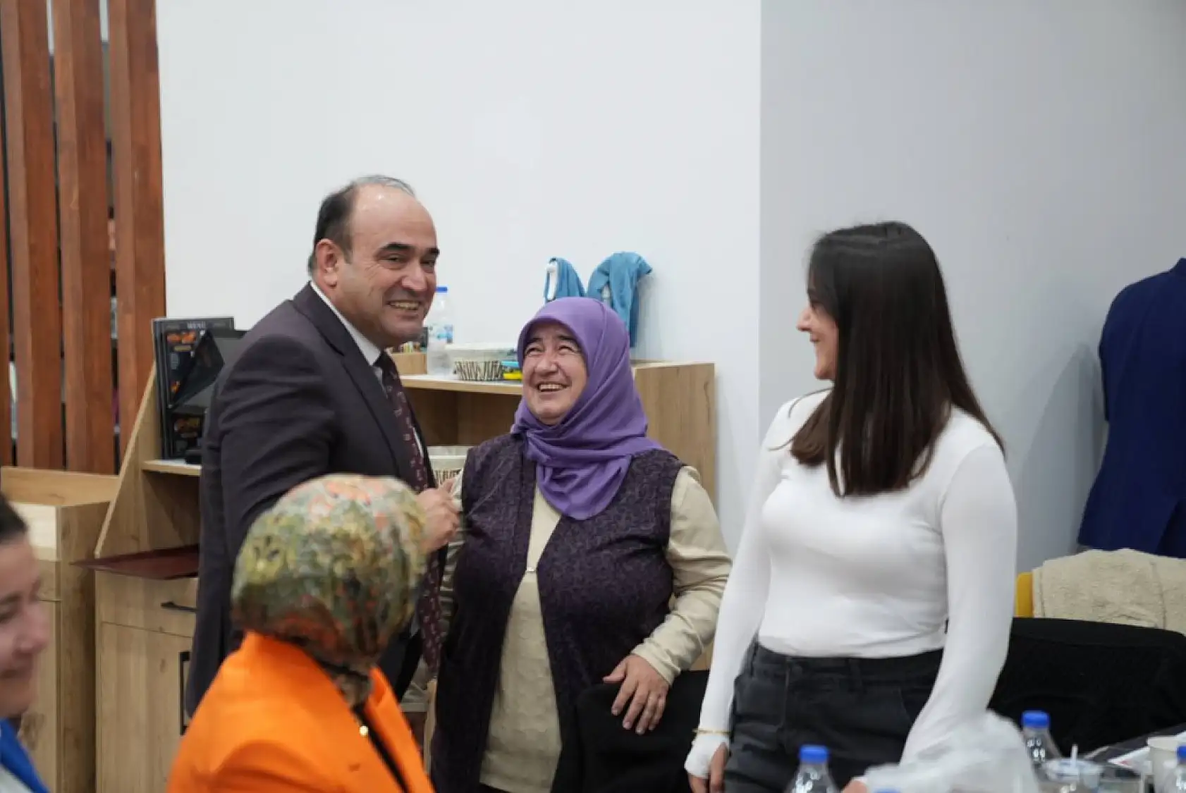 Başkan Akdenizli Belediyedeki Kadın Personelin Gününü Kutladı