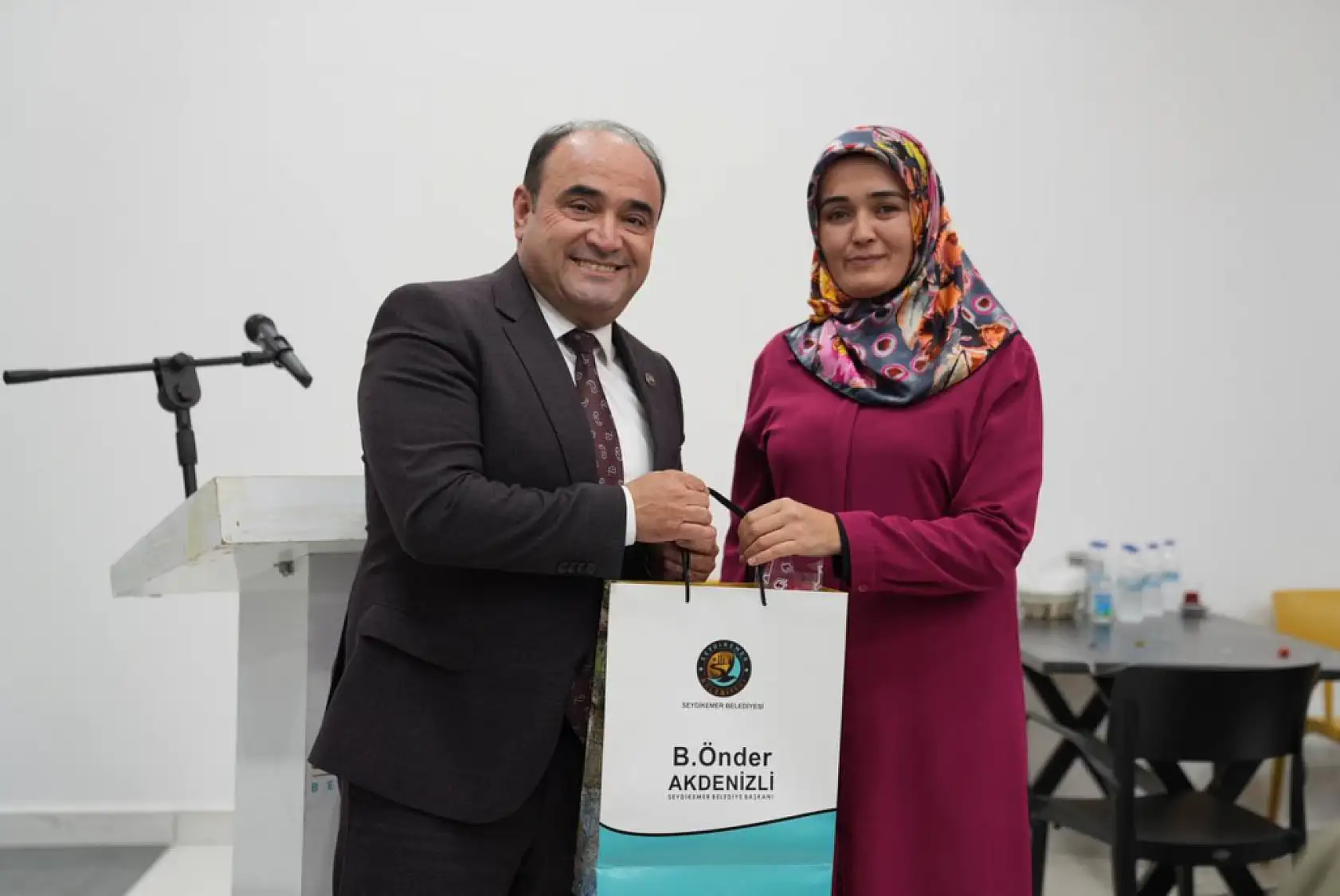 Başkan Akdenizli Belediyedeki Kadın Personelin Gününü Kutladı