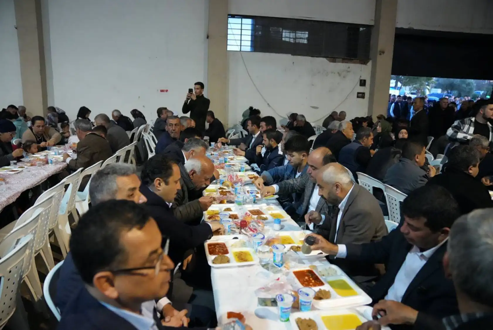 Başkan Akdenizli iftarını Kadıköy Mahallesinde vatandaşlarla yaptı