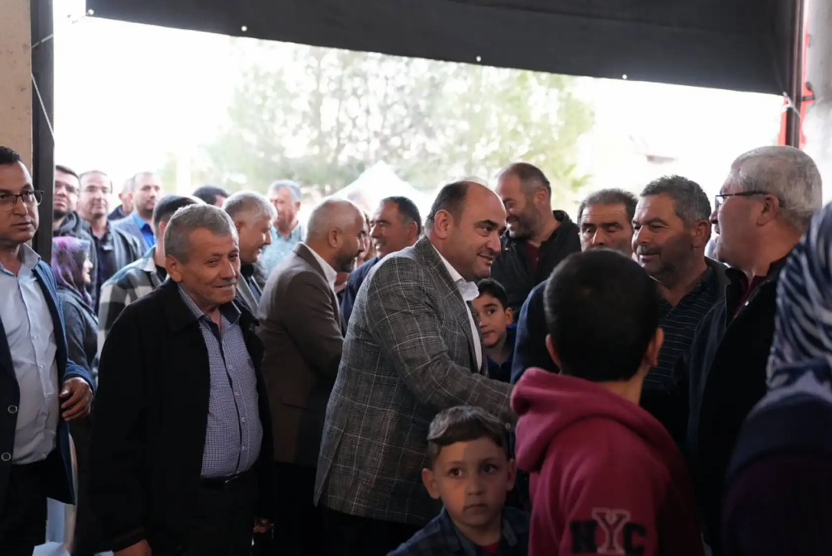 Başkan Akdenizli iftarını Kadıköy Mahallesinde vatandaşlarla yaptı