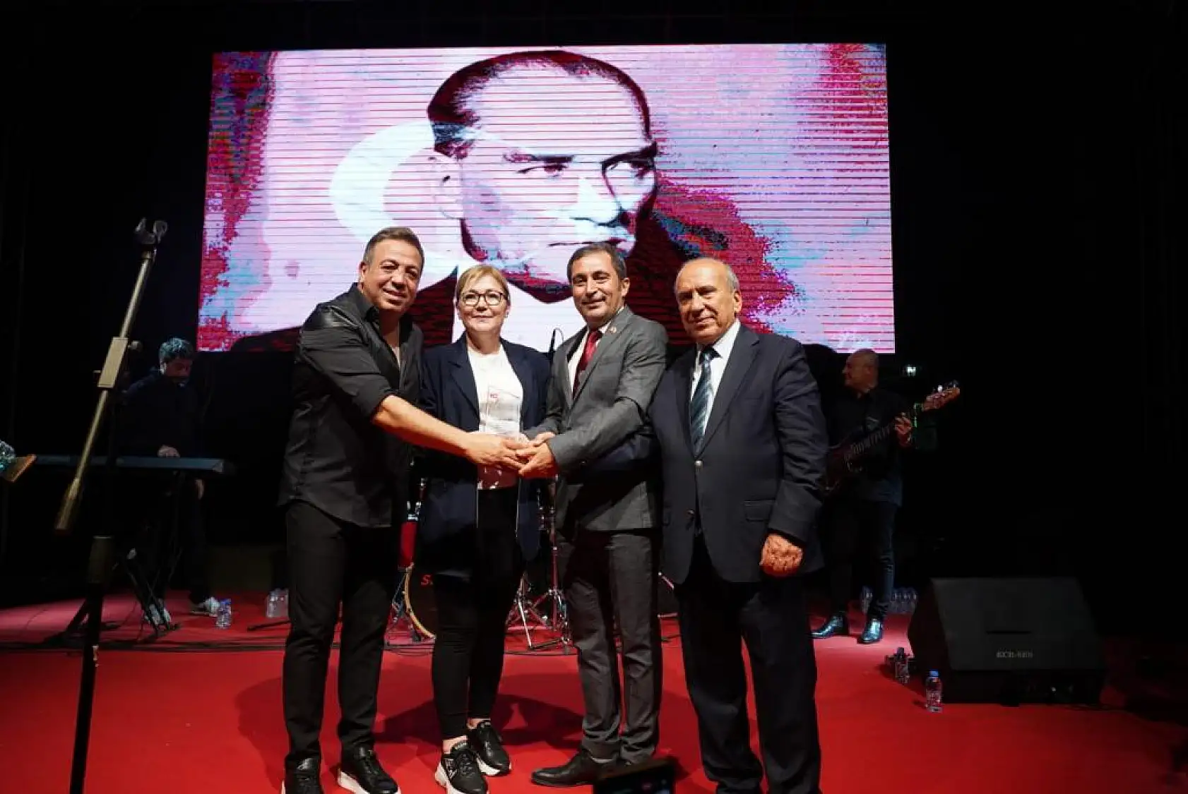 4 Noktadaki 4 Konser Nefes Kesti