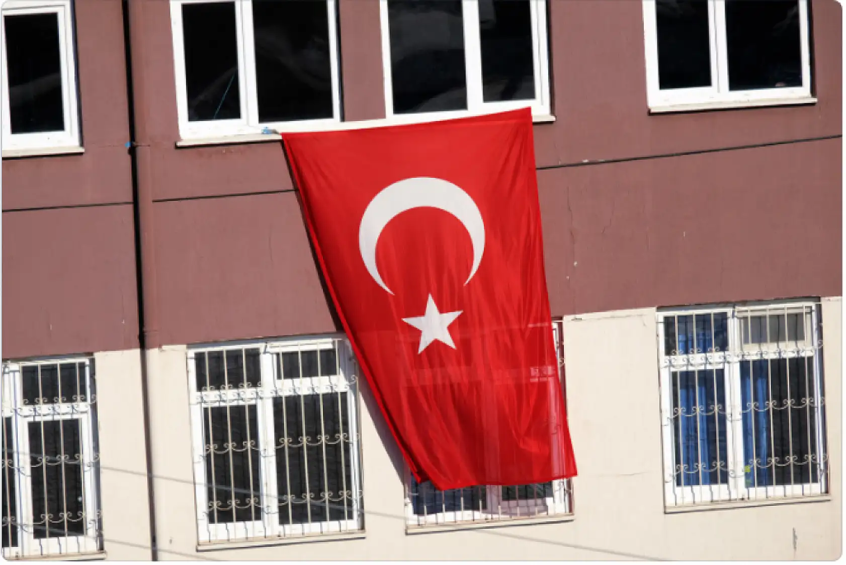 23 Nisan Salı günü okullar ve devlet kurumları tatil mi? 