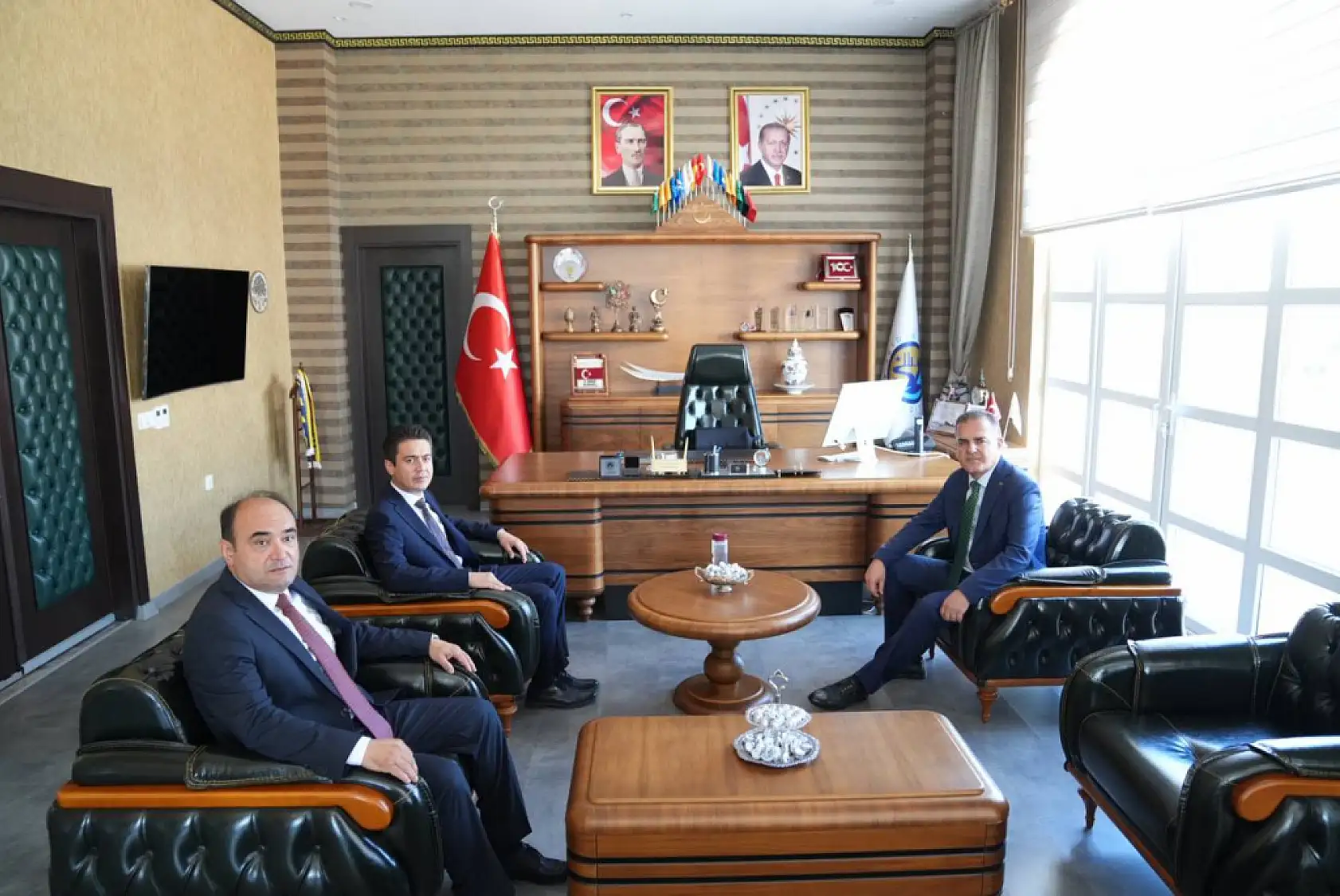 Vali Dr. İdris Akbıyık'tan Başkan Akdenizli'ye Ziyaret
