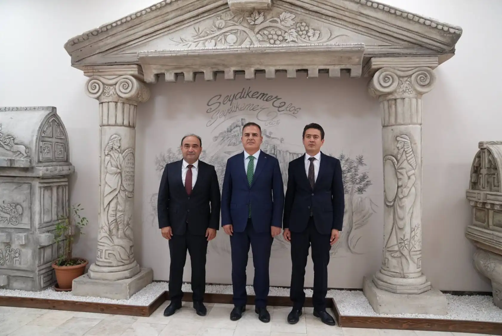 Vali Dr. İdris Akbıyık'tan Başkan Akdenizli'ye Ziyaret