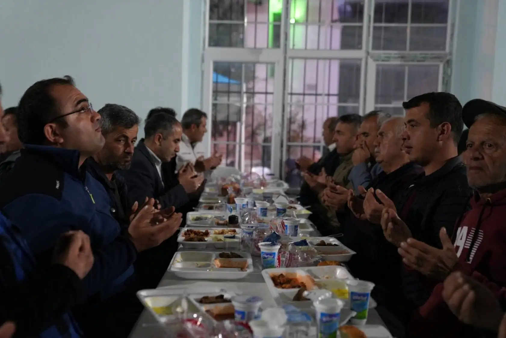 Başkan Akdenizli İftarını Seki Mahallesinde Vatandaşlarla Yaptı