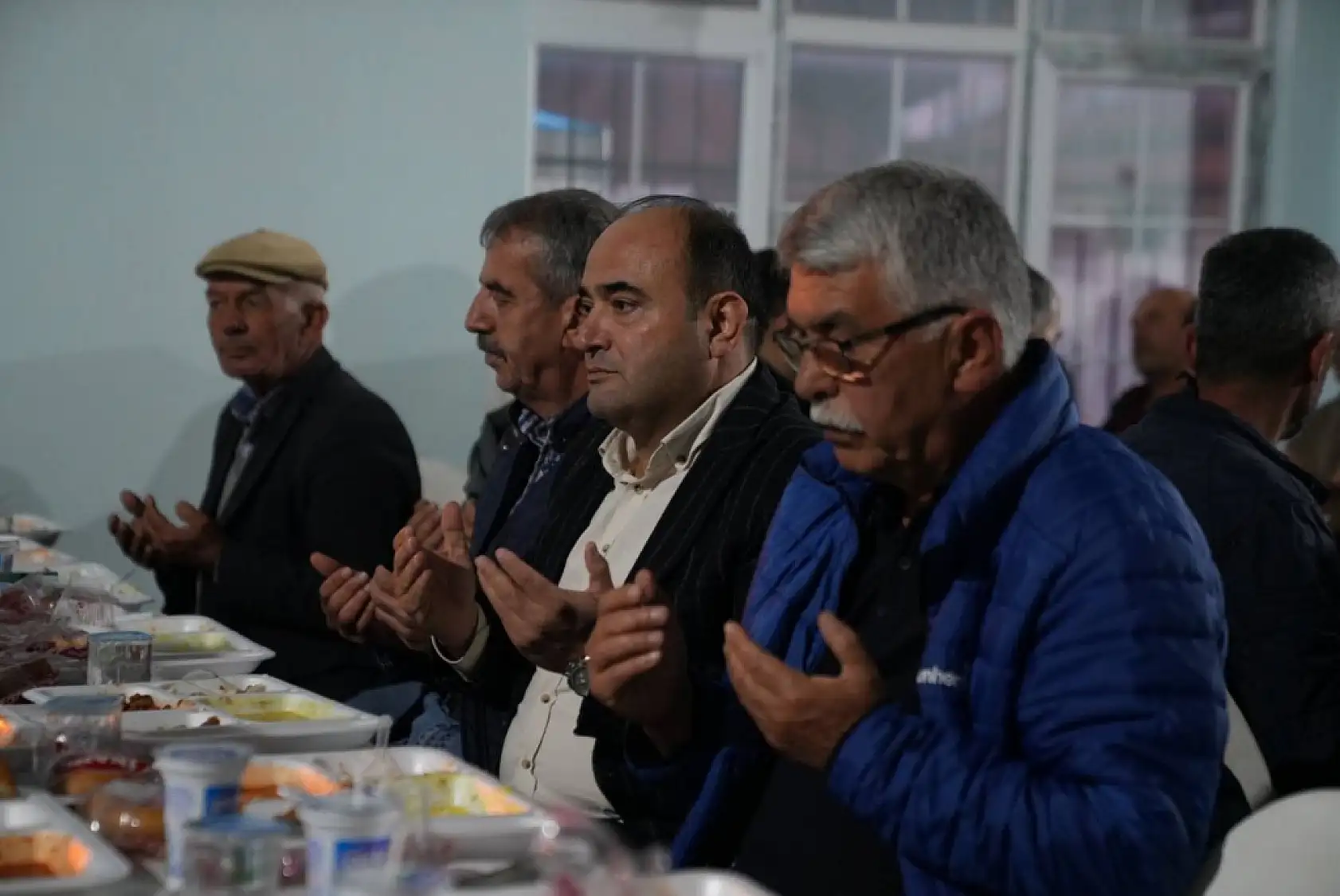 Başkan Akdenizli İftarını Seki Mahallesinde Vatandaşlarla Yaptı