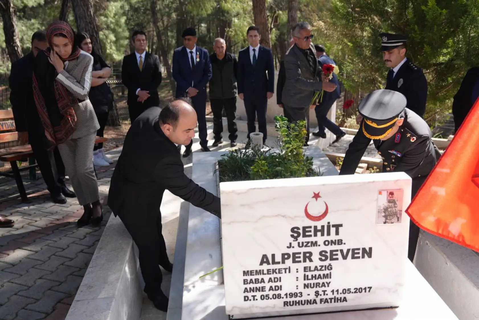 Seydikemer Protokolü Şehitlerimizin Kabirlerini Ziyaret Etti