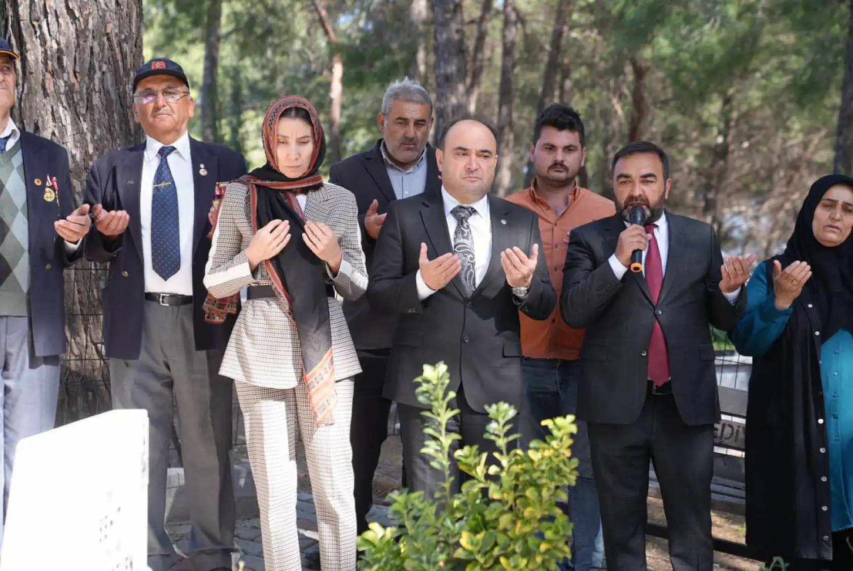 Seydikemer Protokolü Şehitlerimizin Kabirlerini Ziyaret Etti
