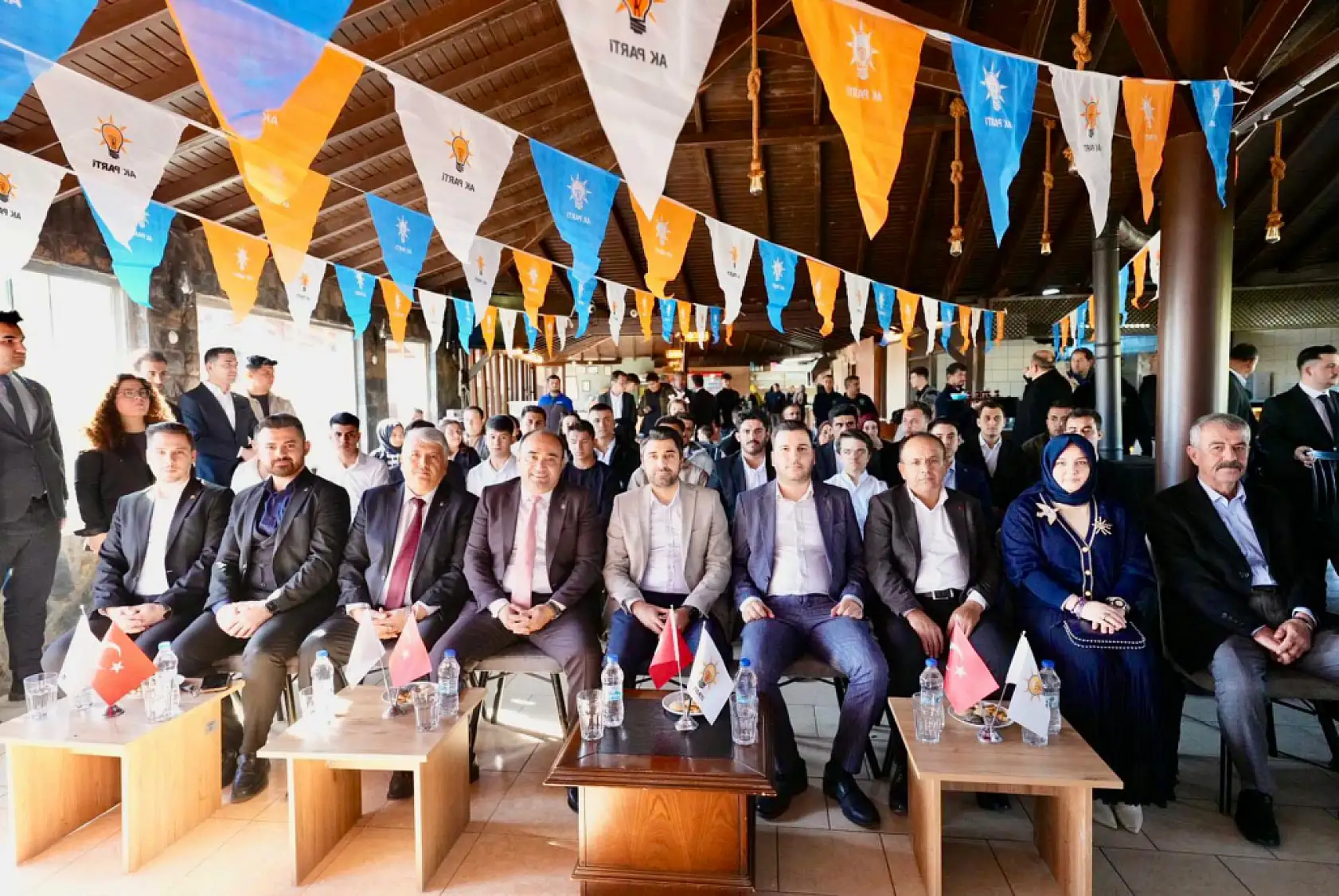 Seydikemer'de seçim: Emre Keş, AK Parti Gençlik Kolları Başkanı Oldu
