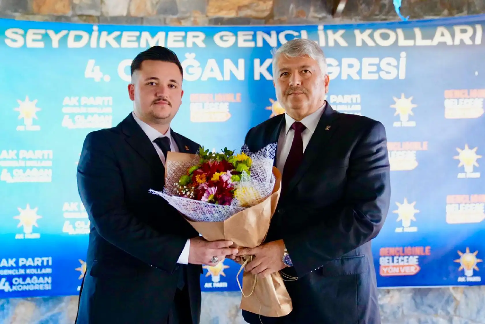 Seydikemer'de seçim: Emre Keş, AK Parti Gençlik Kolları Başkanı Oldu