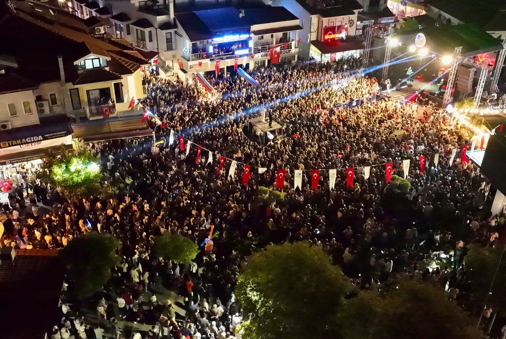 Fethiye Bayram Coşkusunu Haluk Levent'le yaşadı