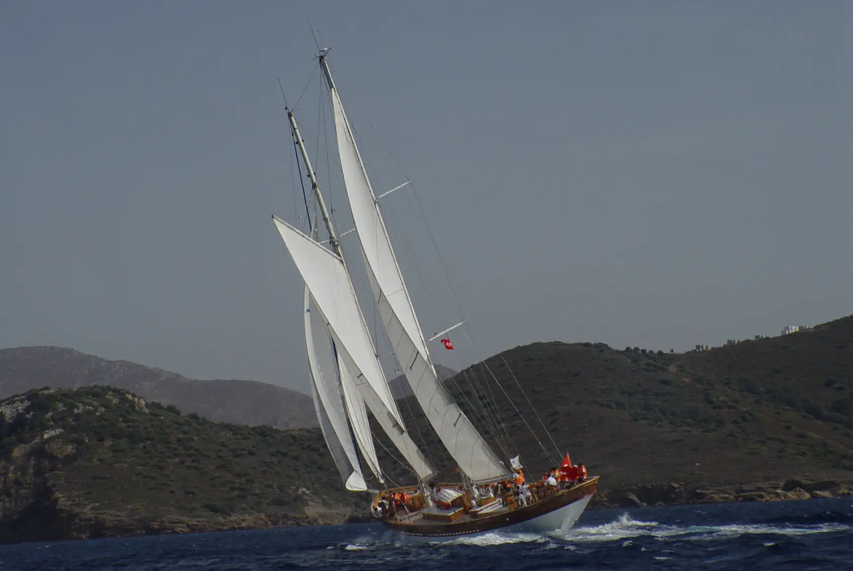 BM Okyanus Harikaları Filosu'na katılacak STS Bodrum Okul Gemisi törenle uğurlandı